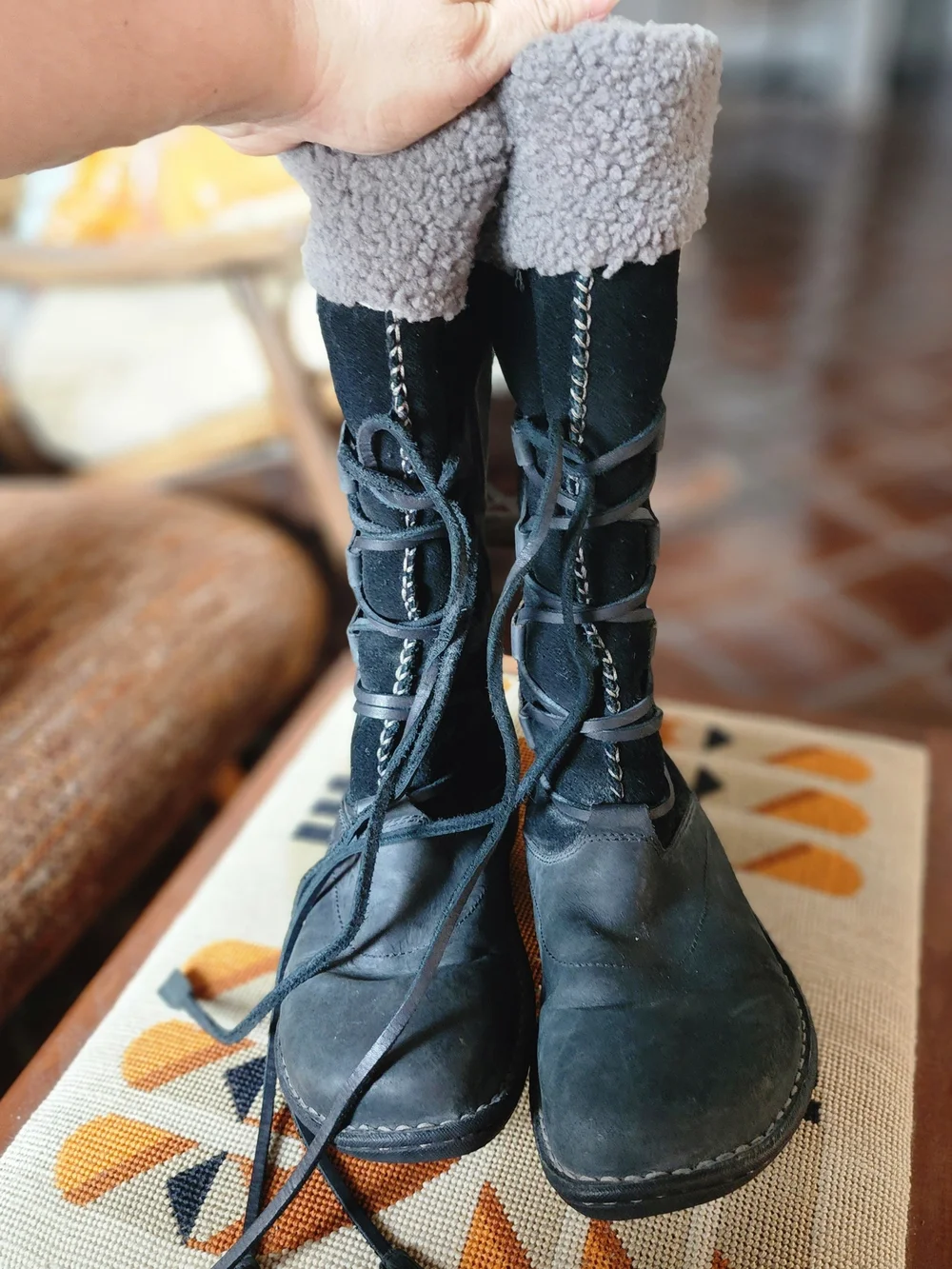 Vintage UGG Australia 1636 Black Leather Tall Lace Up Shearling Boots Size 10